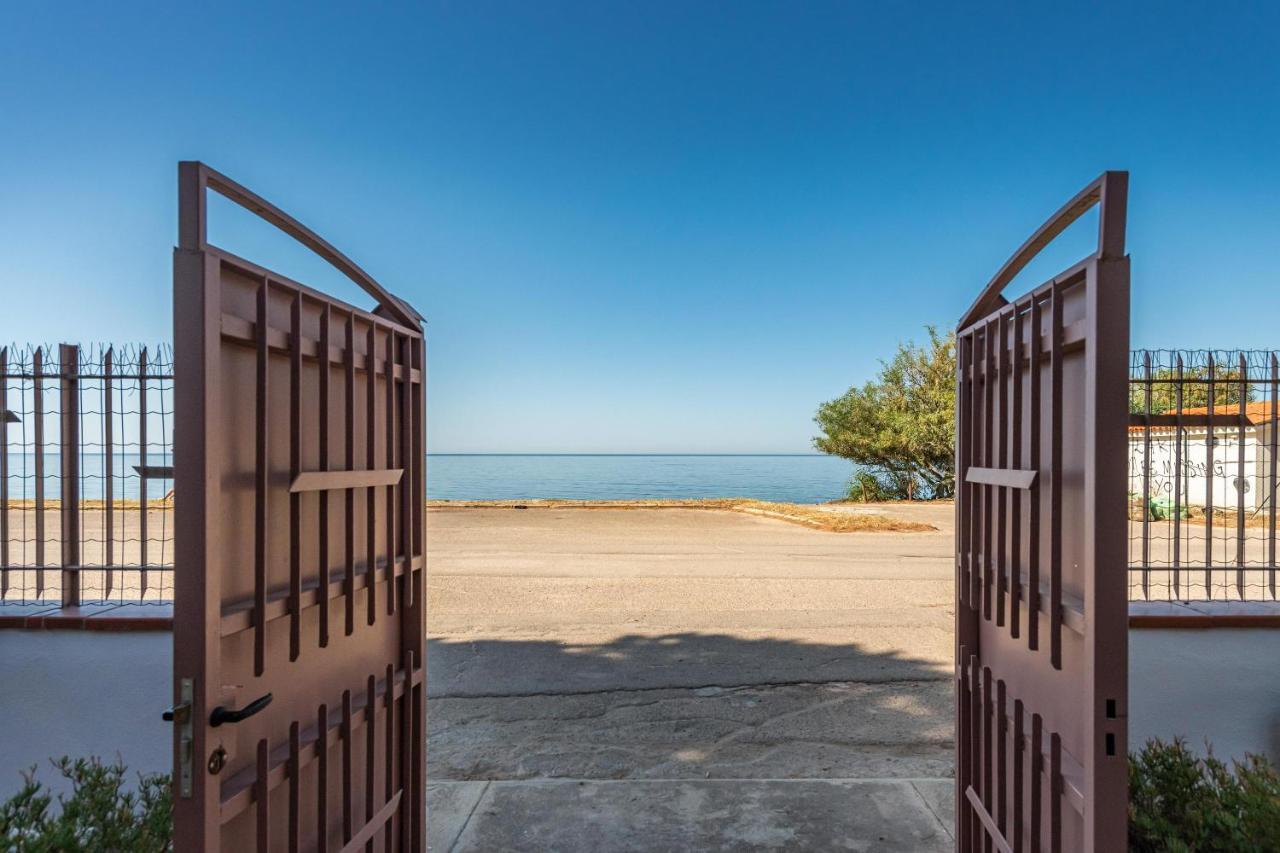 La Casa Davanti Al Mare 콰르투 산텔레나 외부 사진